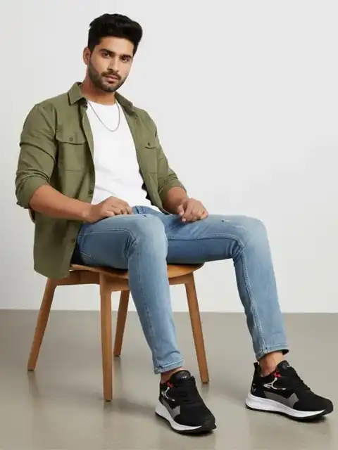 Black Sneakers — view 4