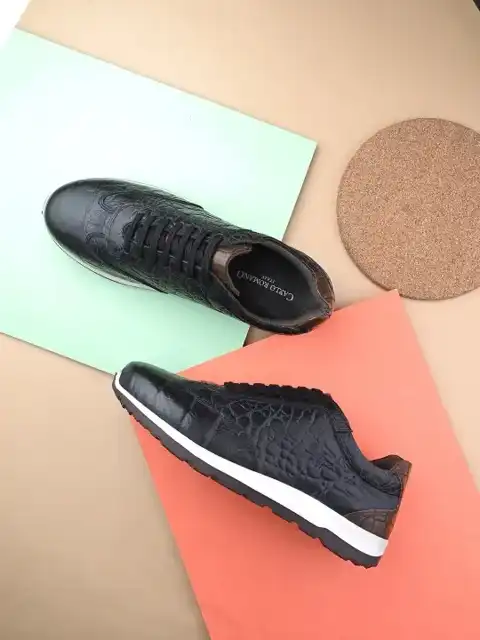 Black Sneakers — view 1